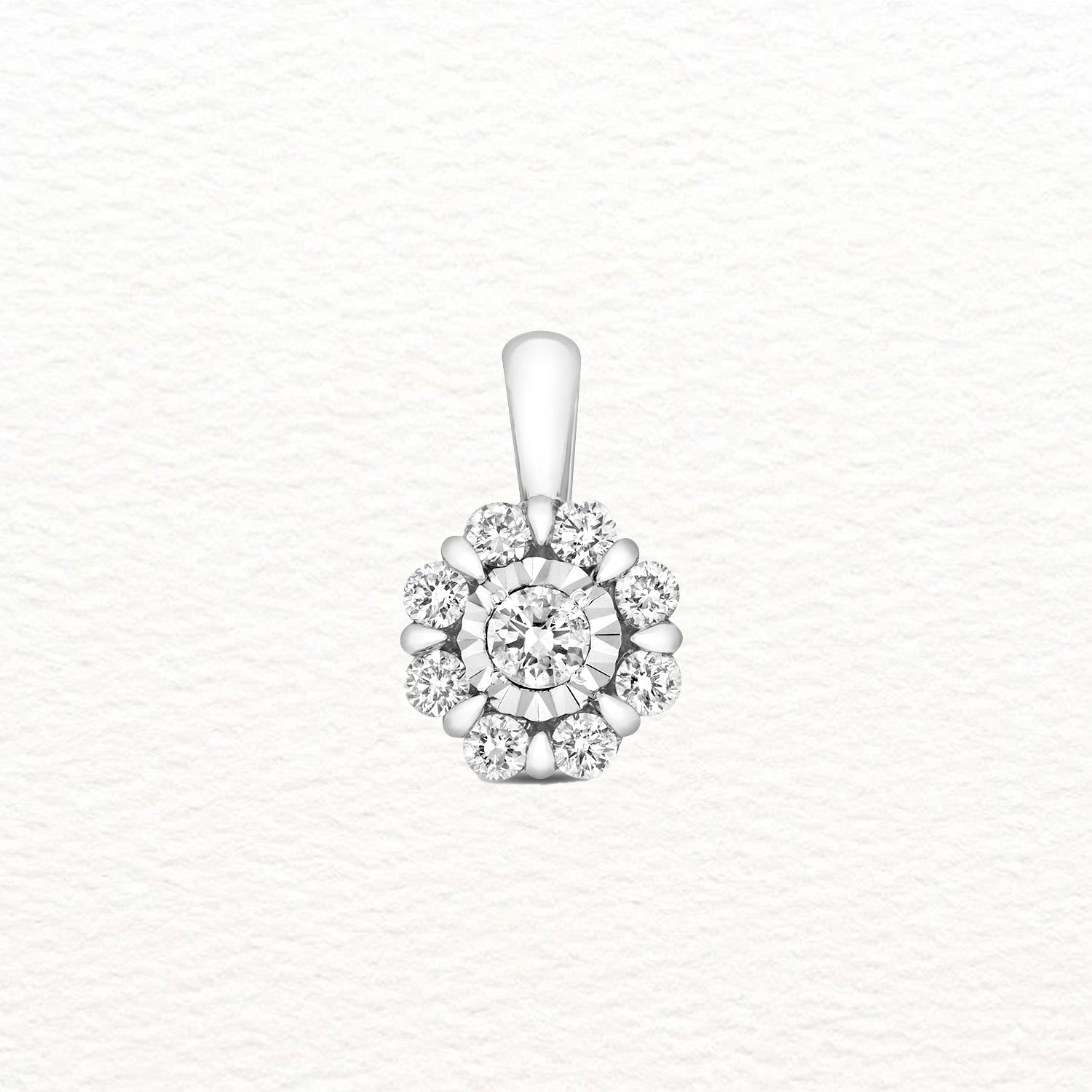 18K Gold and Diamond Cluster Round Pendant