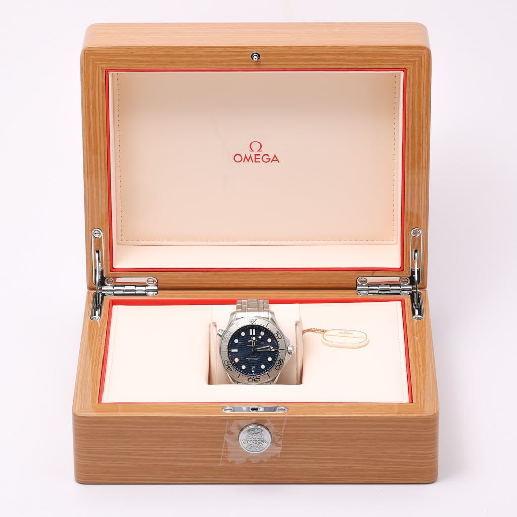 OMEGA SEAMASTER DIVER 300...